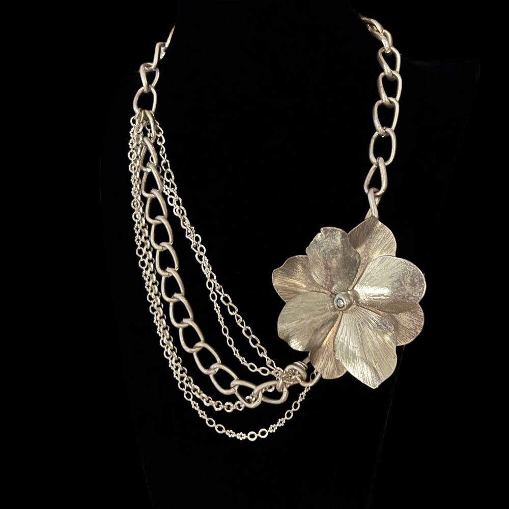 Jessica Simpson Silver Tone Flower Necklace & Bracelet Set - Picture 11 of 11